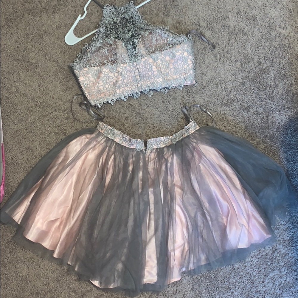 2 piece home coming dress‼️‼️‼️